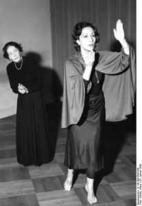 23.1.1959 West-Berlin Mary Wigman-Studio, Englische Meisterschülerin links: M. Wigman