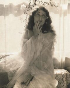 Fay Wray posing as Ophelia for Vanity Fair 1930